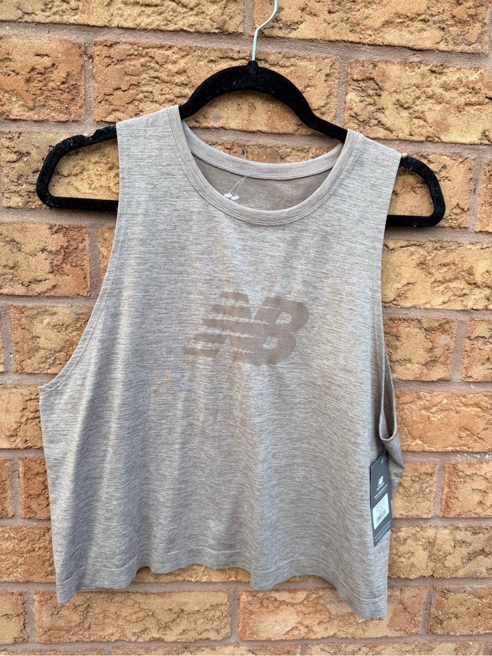 • New Balance Relentless Crop Novelty Tank